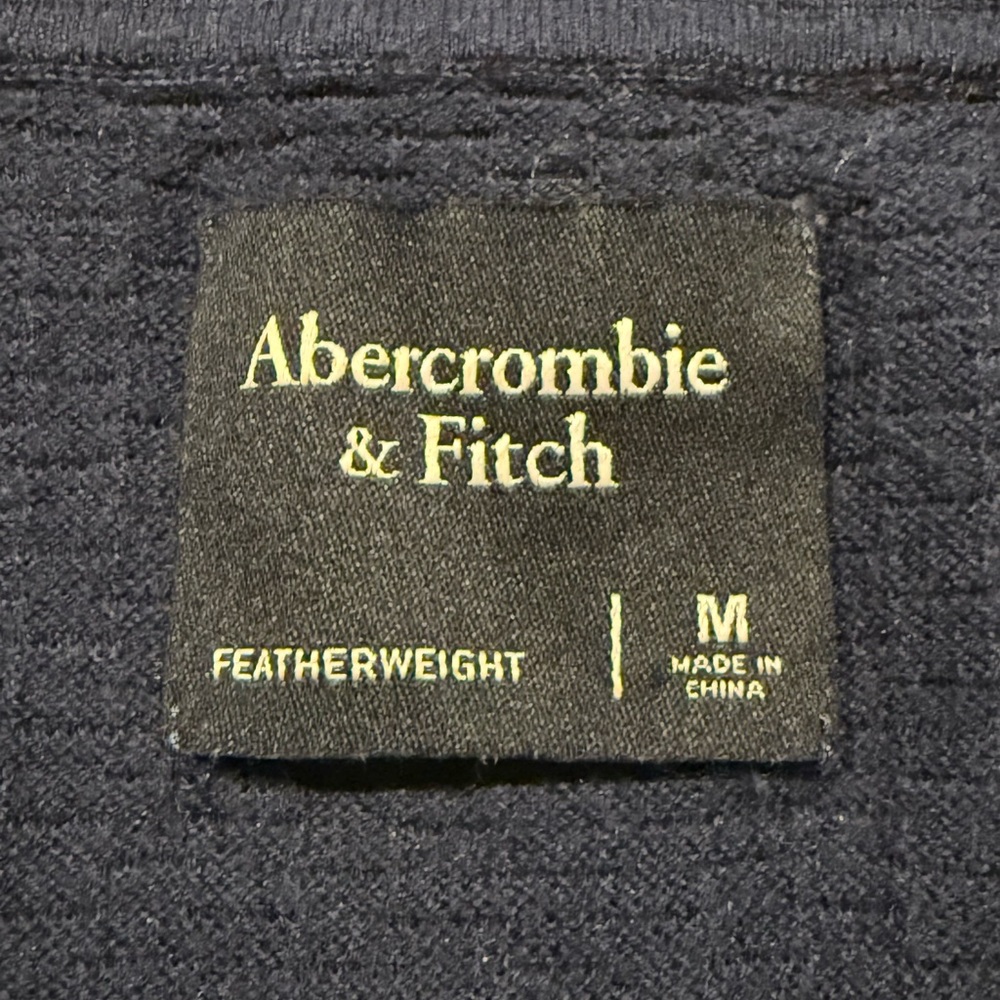 *GENTLY WORN* Abercrombie & Fitch Men's Size M Featherweight Button-Up - Picture 5 of 9
